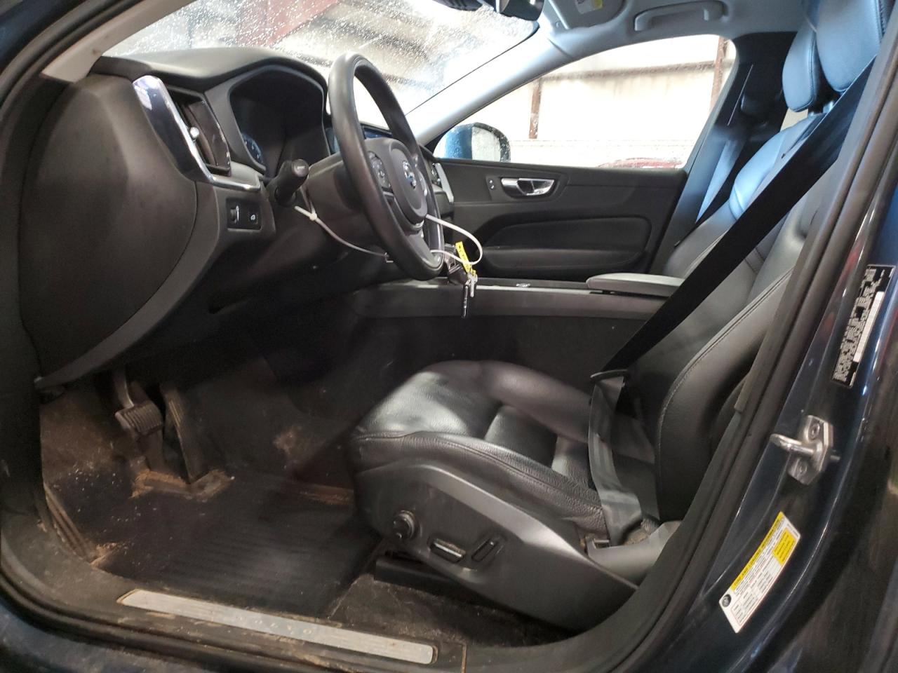 VOLVO XC60 T6 MOMENTUM