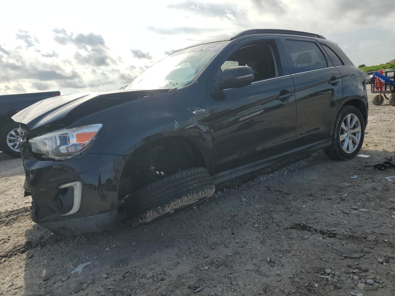 MITSUBISHI OUTLANDER SE