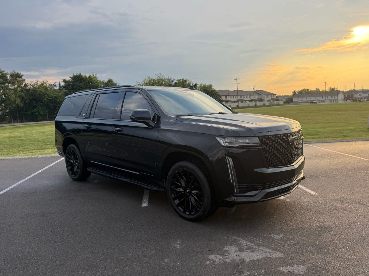 CADILLAC ESCALADE ESV LUXURY