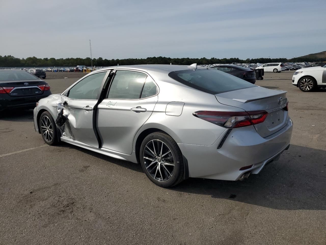 TOYOTA CAMRY SE NIGHT SHADE