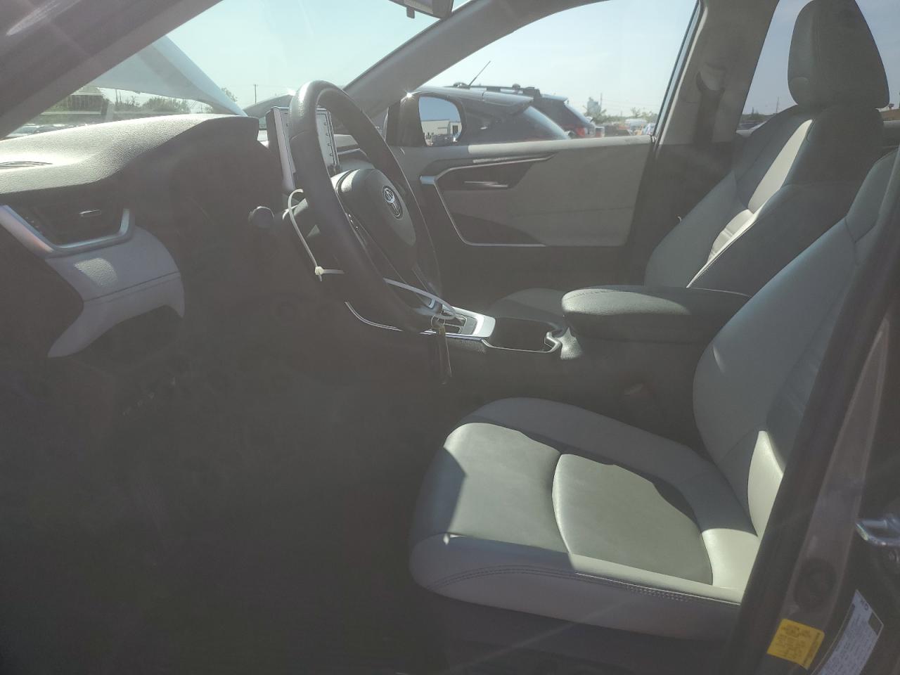 TOYOTA RAV4 XLE PREMIUM