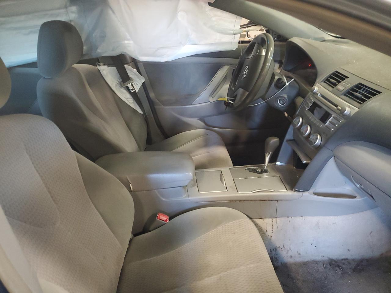 TOYOTA CAMRY BASE