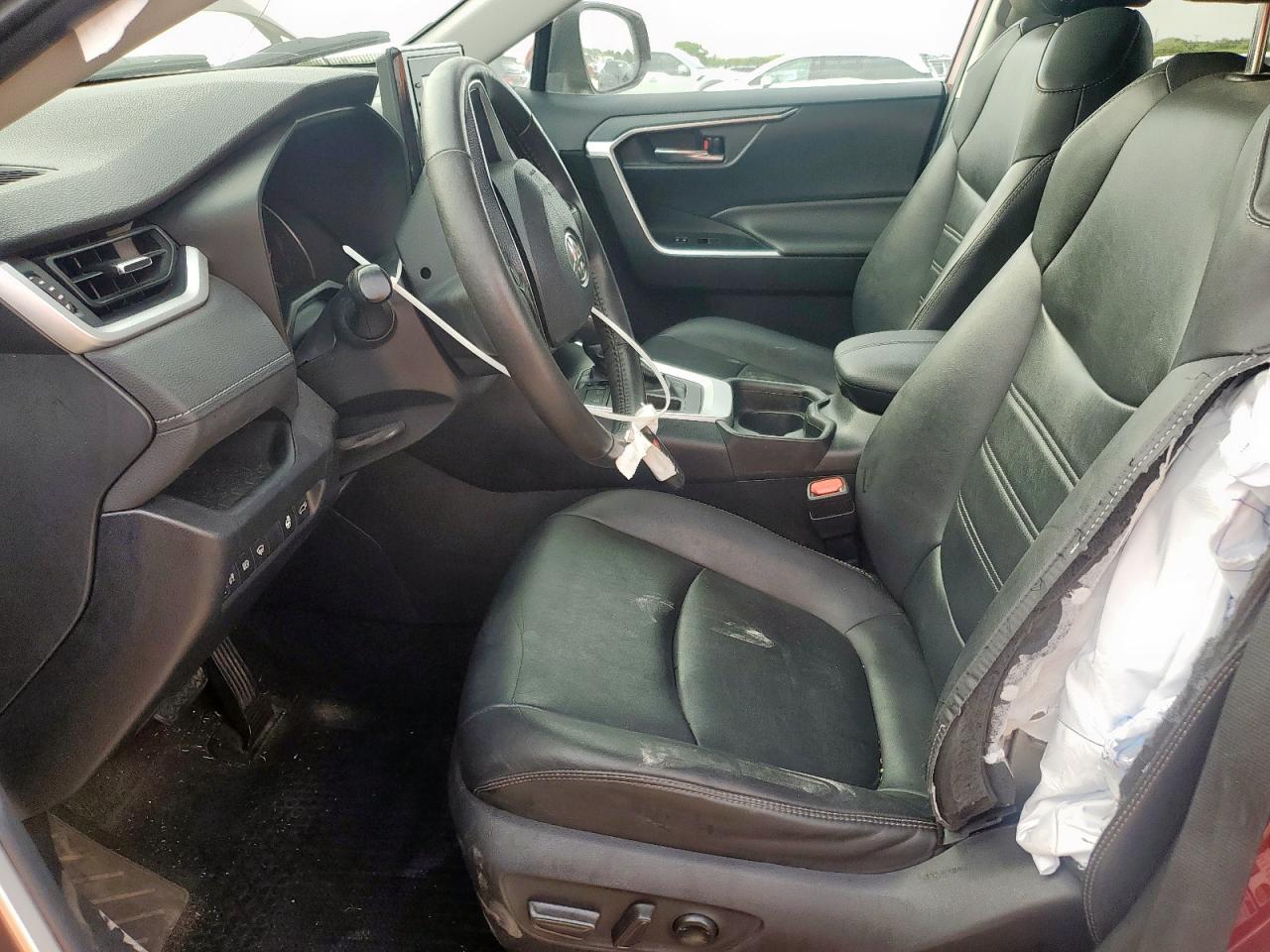 TOYOTA RAV4 XLE PREMIUM