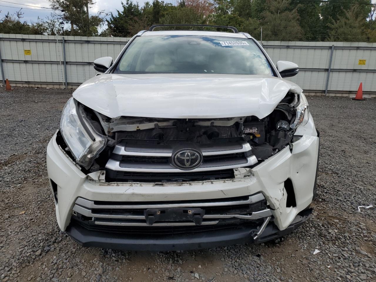 TOYOTA HIGHLANDER SE