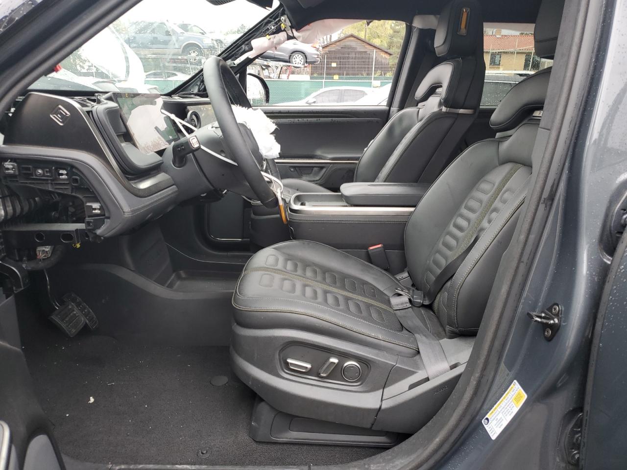 RIVIAN R1S ADVENTURE