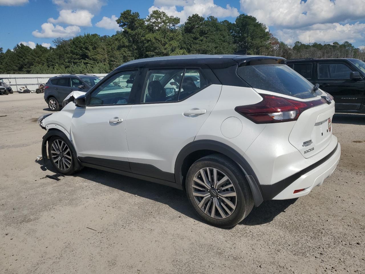 NISSAN KICKS SV