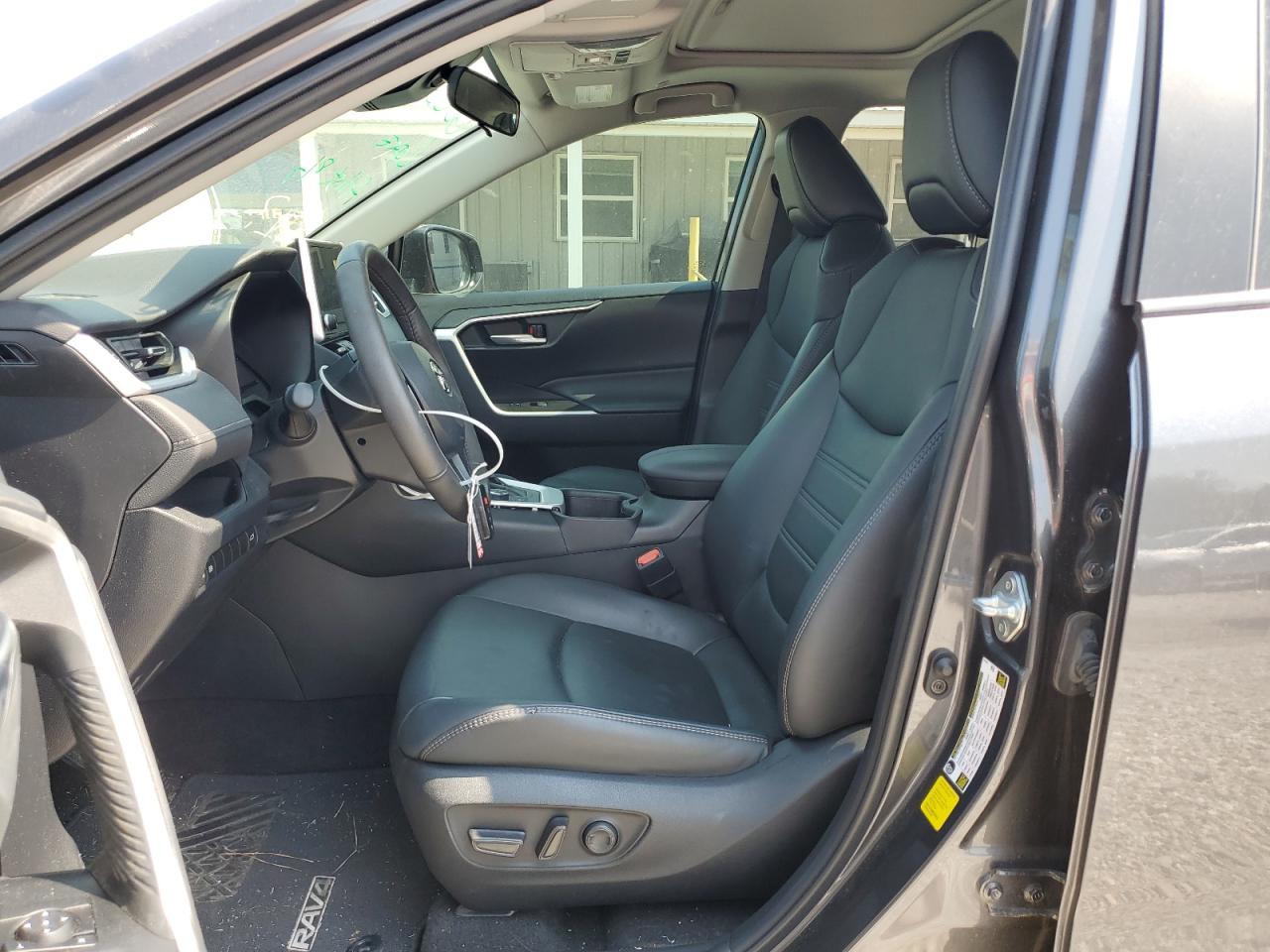 TOYOTA RAV4 XLE PREMIUM
