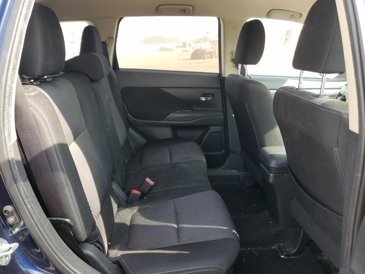 MITSUBISHI OUTLANDER SE