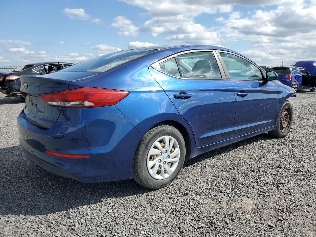 HYUNDAI ELANTRA SE