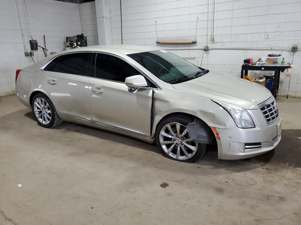 CADILLAC XTS LUXURY COLLECTION
