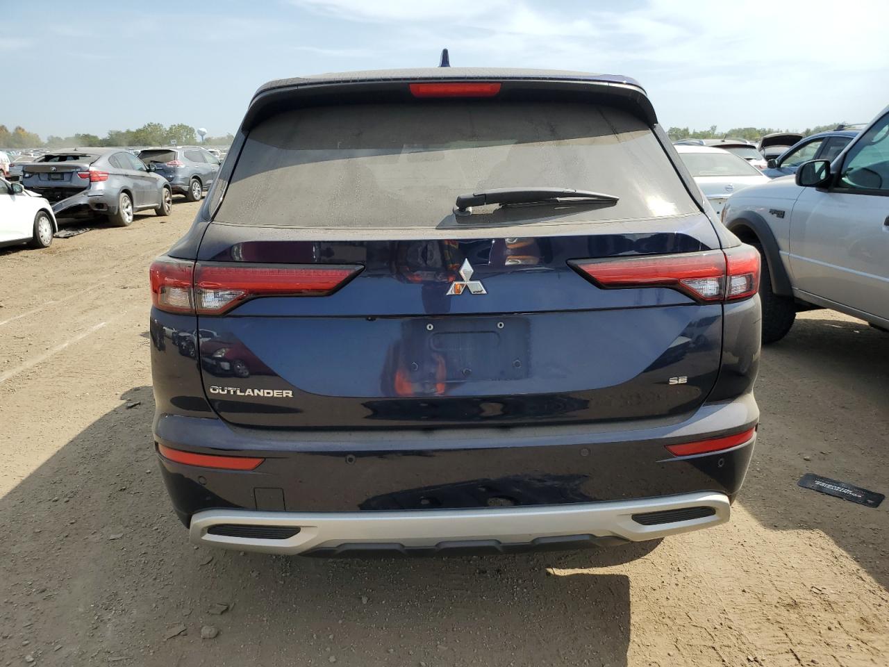 MITSUBISHI OUTLANDER SE