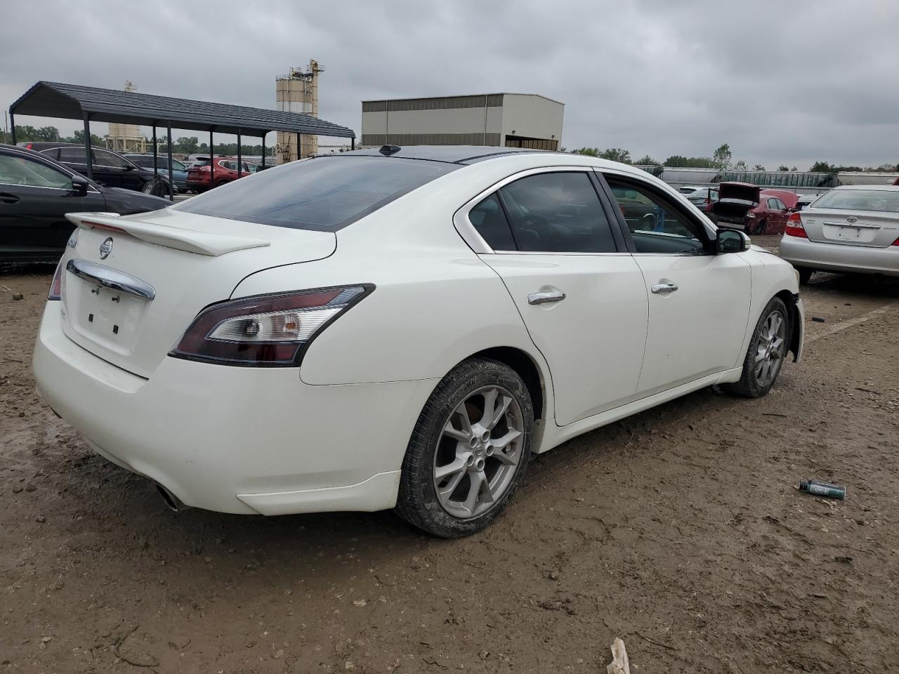 NISSAN MAXIMA S