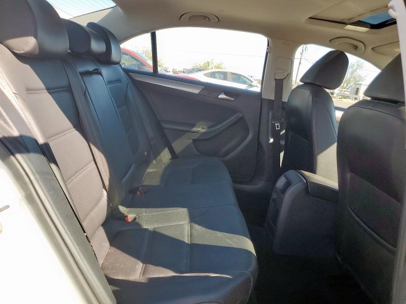 2018 VOLKSWAGEN JETTA SE - 3VWDB7AJXJM228319