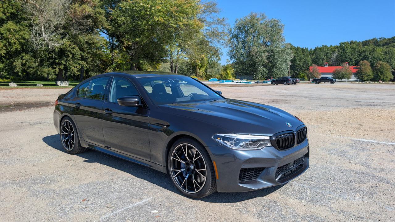 BMW M5 BASE