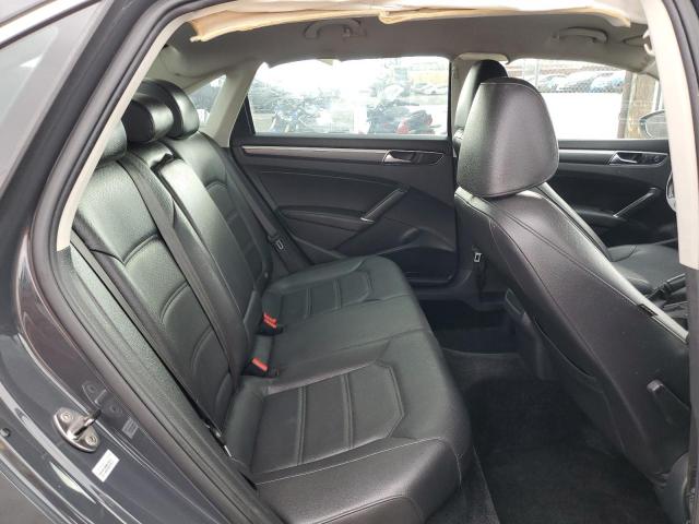 2017 VOLKSWAGEN PASSAT R-L 1VWDT7A30HC055324
