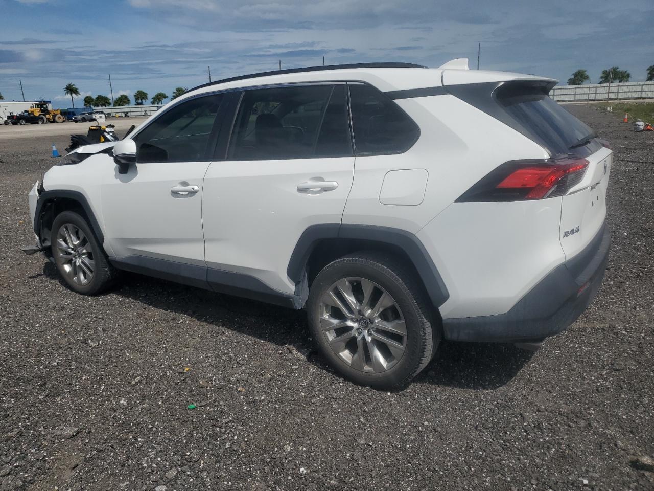 TOYOTA RAV4 XLE PREMIUM