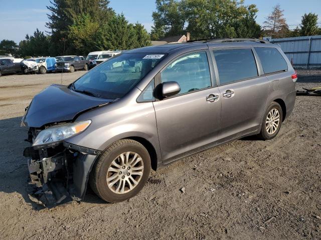TOYOTA SIENNA XLE