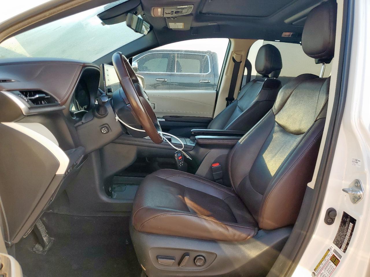 TOYOTA SIENNA LIMITED