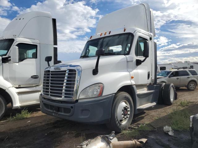 FREIGHTLINER CASCADIA 2015 white tractor diesel 1FUBGEDV8FLGH4712 photo #3