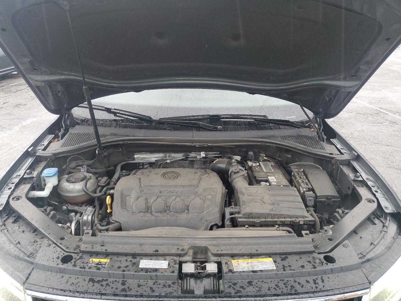 VOLKSWAGEN TIGUAN SE R-LINE BLACK