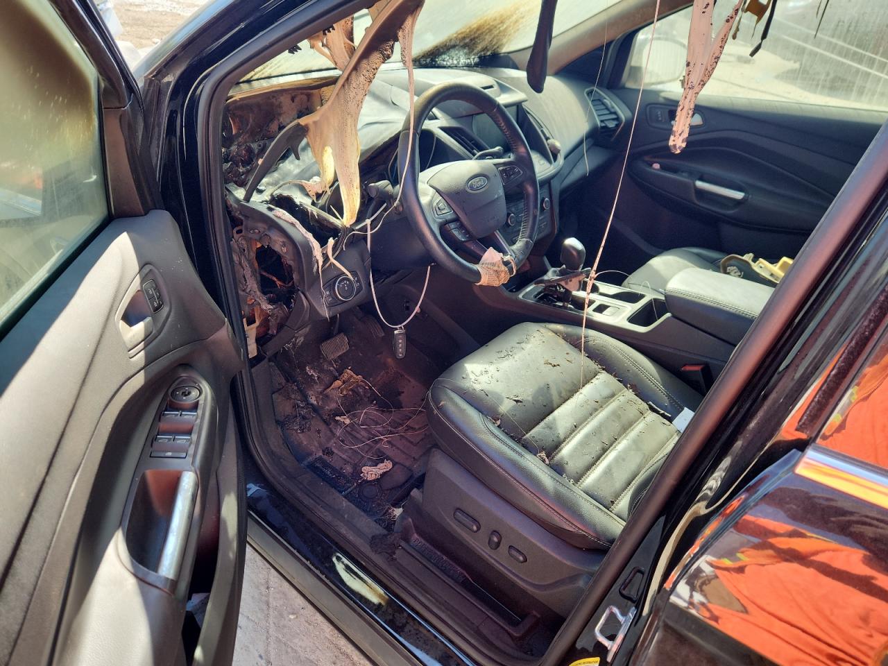 FORD ESCAPE TITANIUM