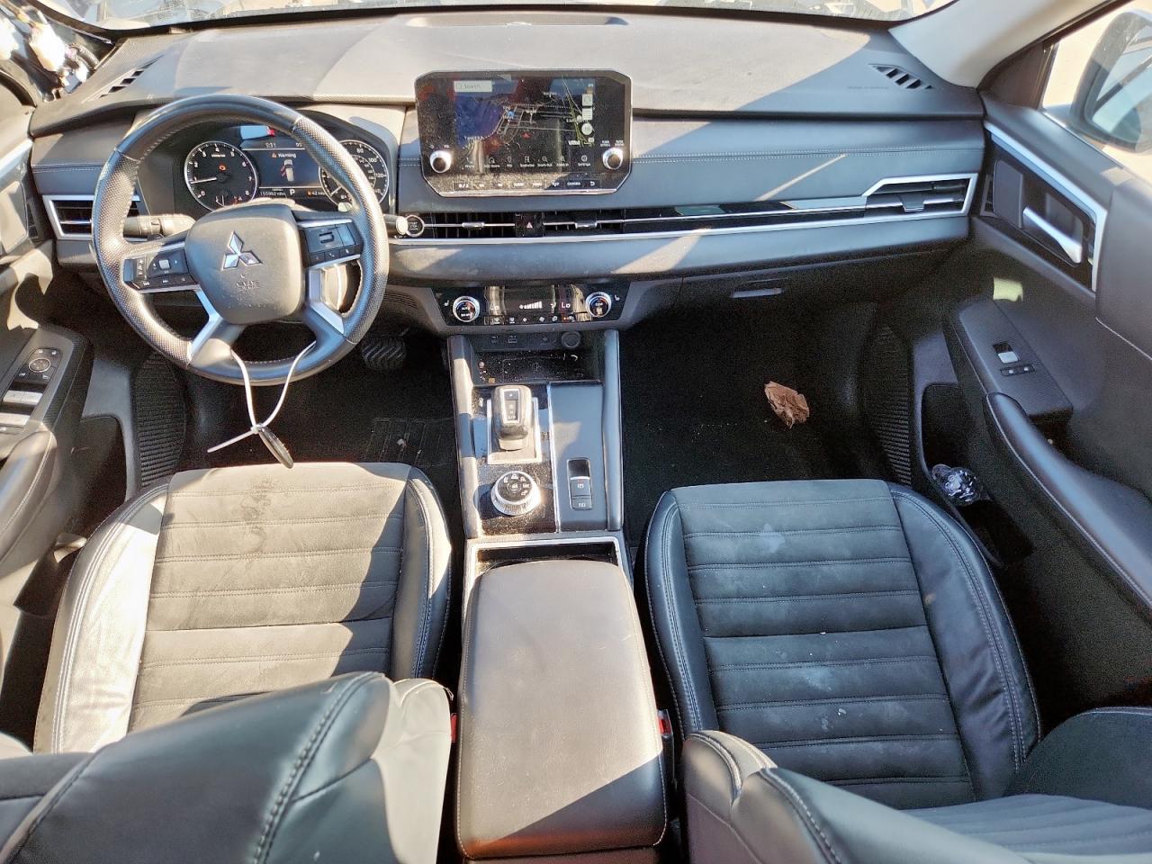 MITSUBISHI OUTLANDER SE