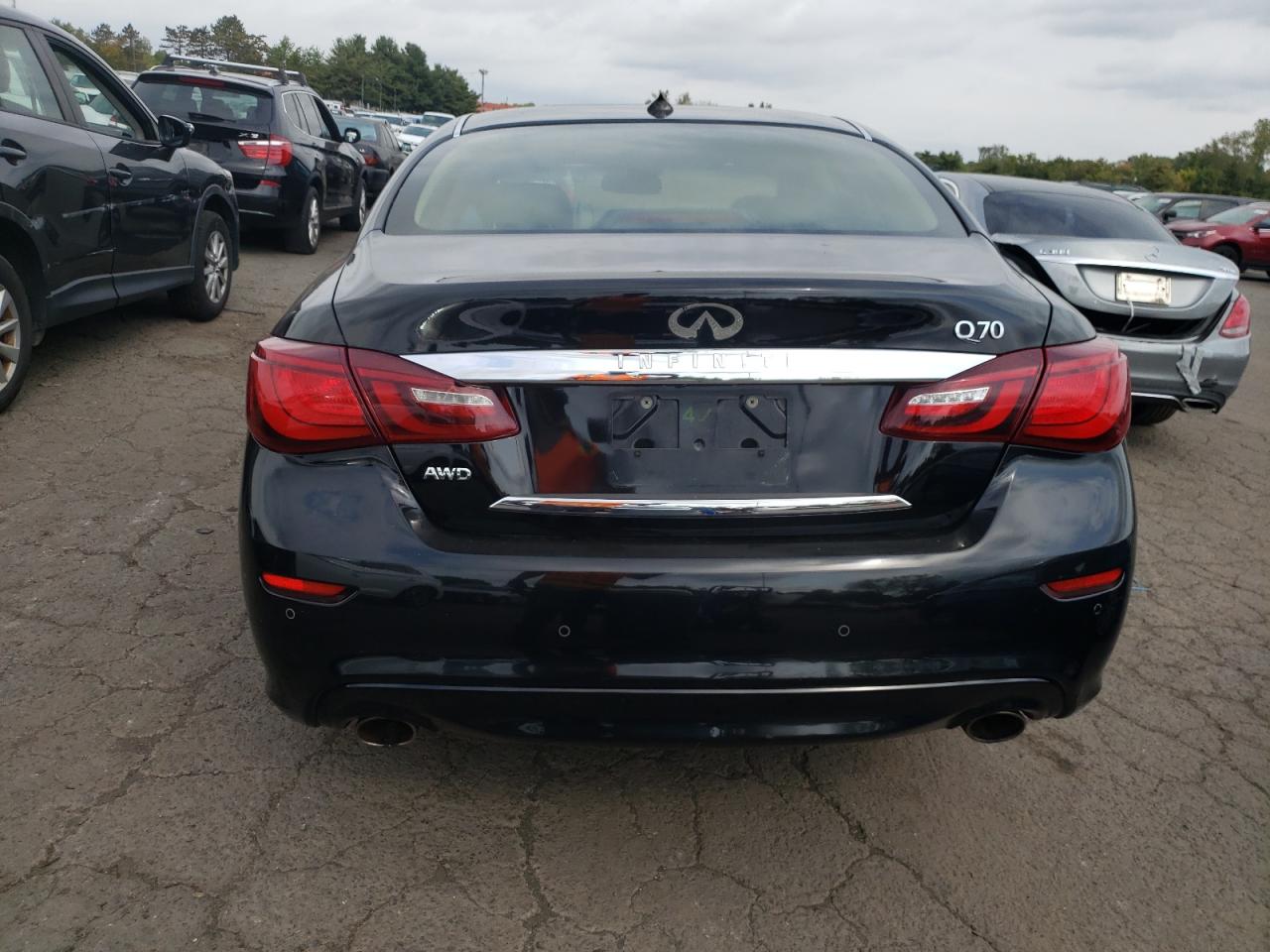 INFINITI Q70 3.7