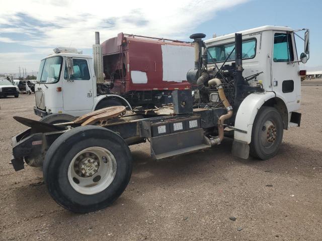 VOLVO XPEDITOR W 2000 white tractor diesel 4V1D42HE9YN238317 photo #4