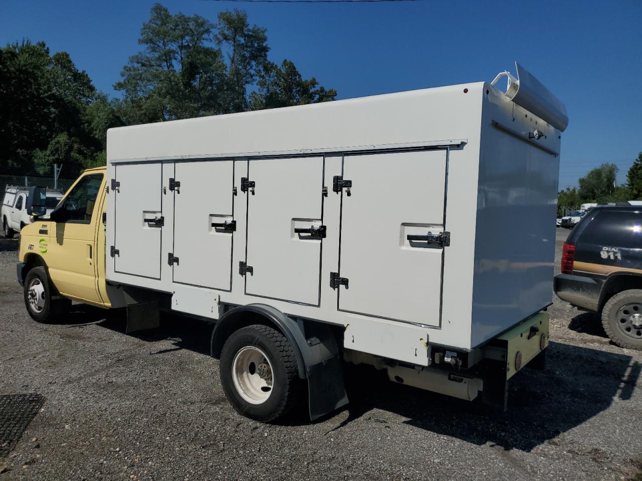 FORD ECONOLINE E450 SUPER DUTY CUTAWAY VAN