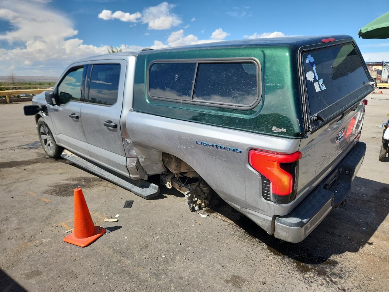 FORD F-150 LIGHTNING XLT