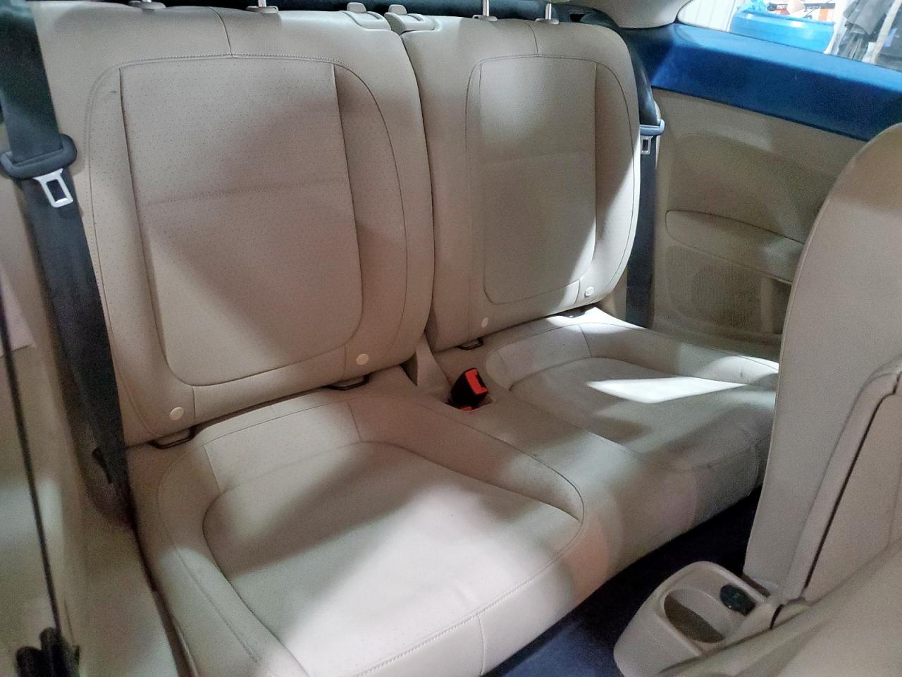 VOLKSWAGEN BEETLE SE