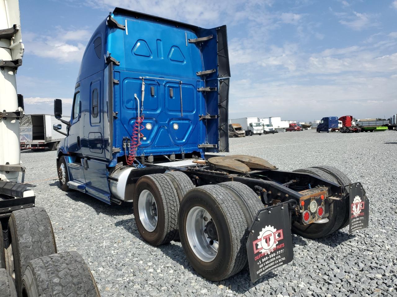 Lot #3257239797 2019 FREIGHTLINER CASCADIA 1