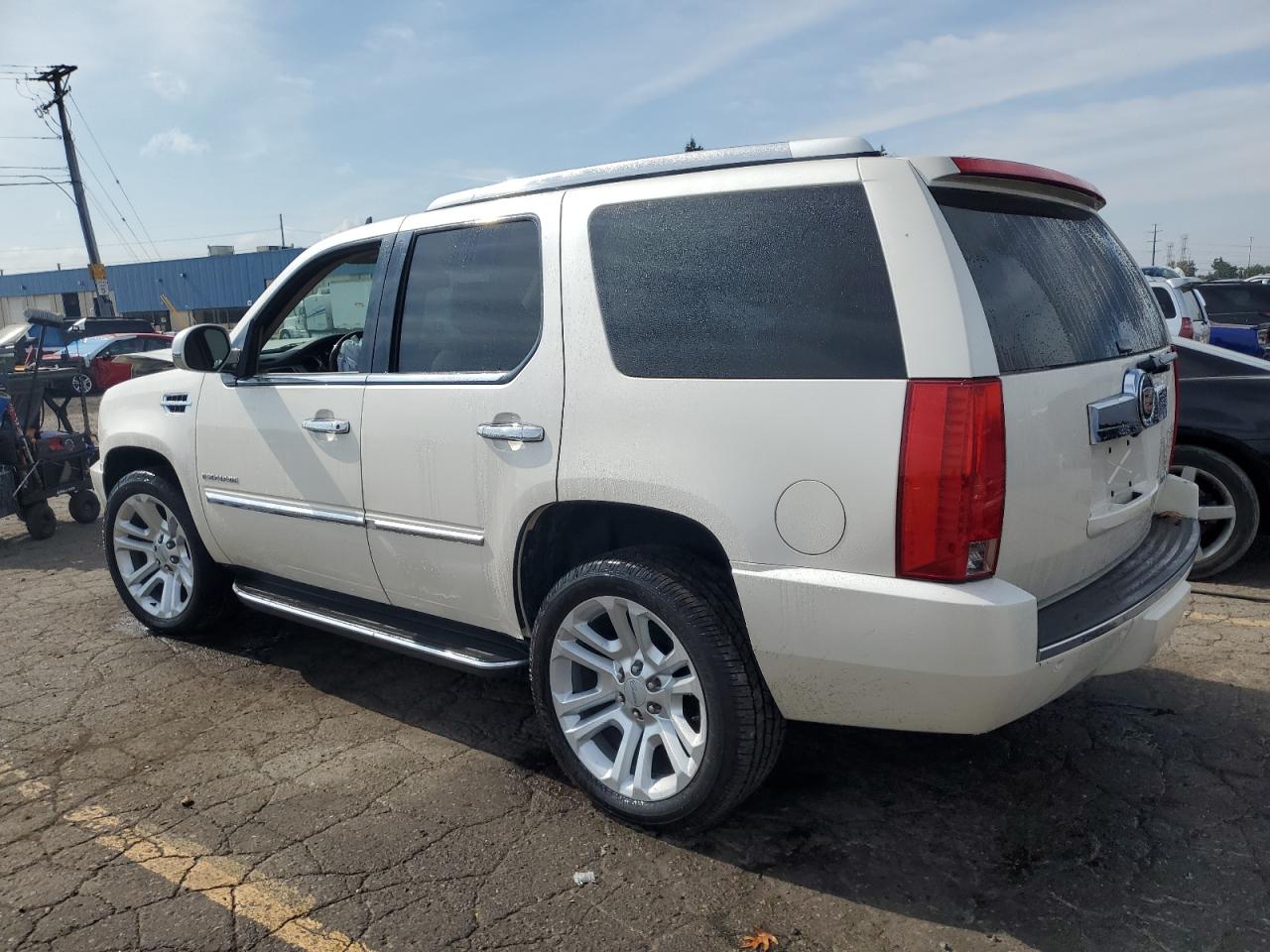 CADILLAC ESCALADE LUXURY