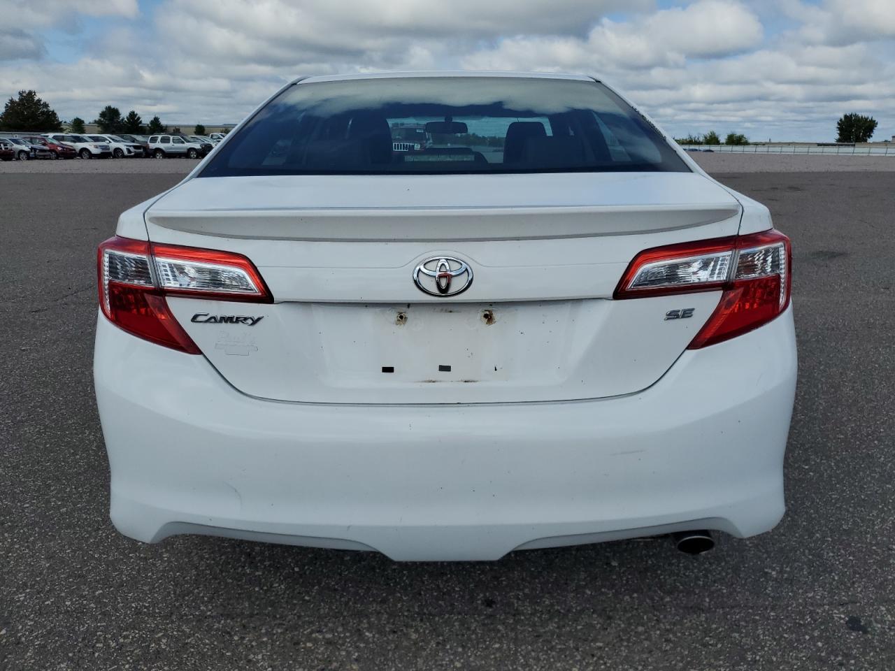 TOYOTA CAMRY BASE