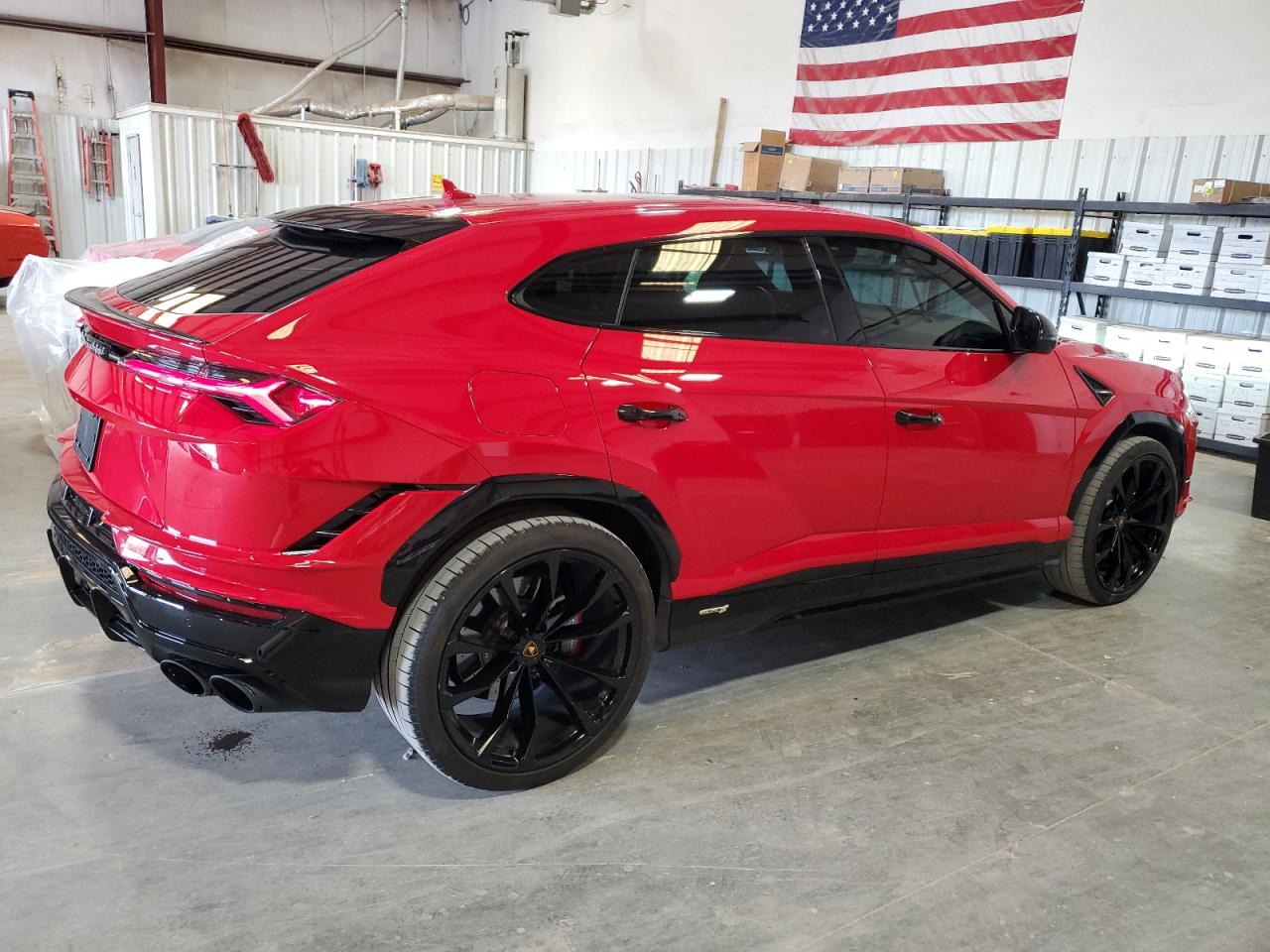 LAMBORGHINI URUS S