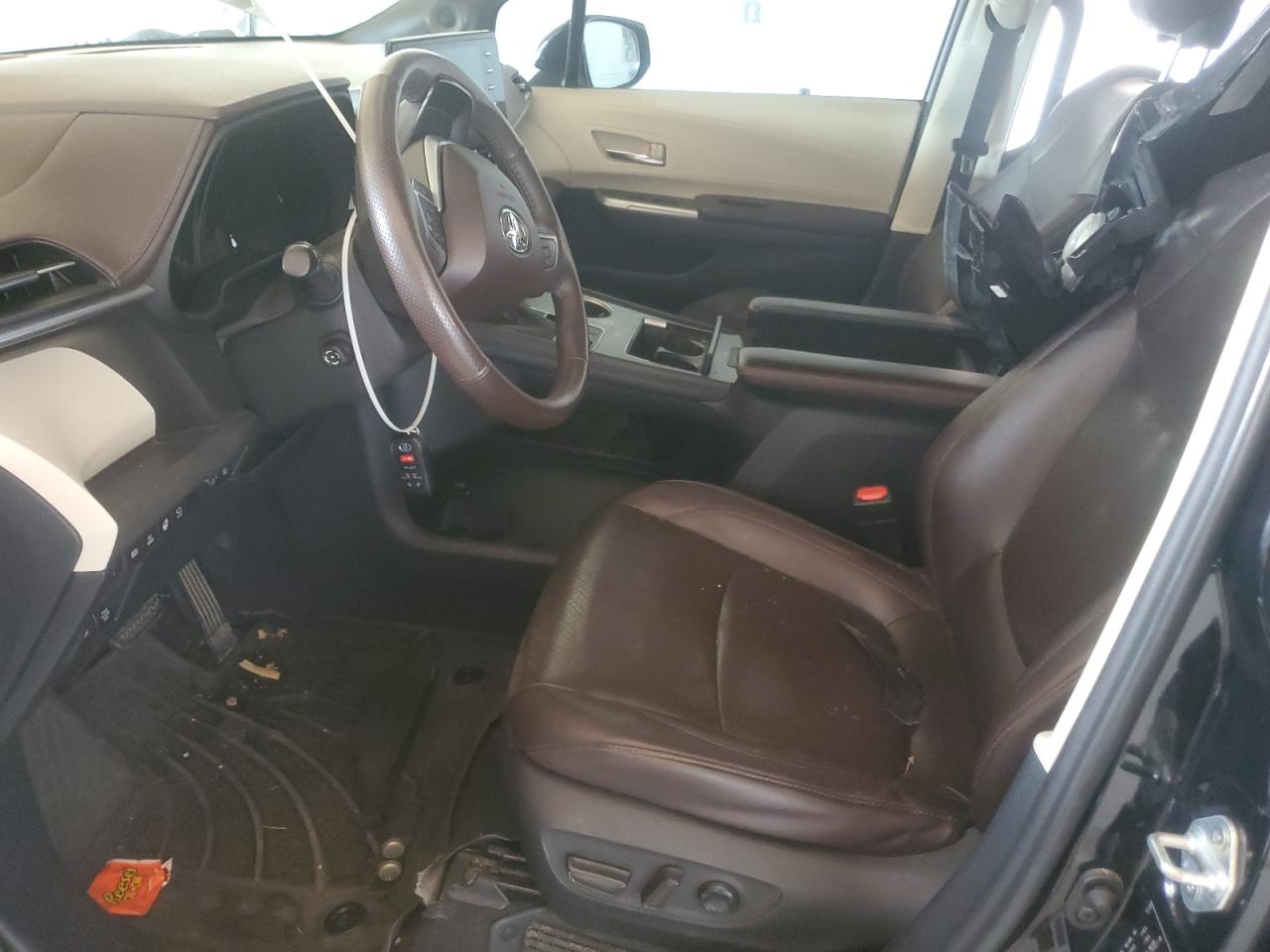 TOYOTA SIENNA LIMITED