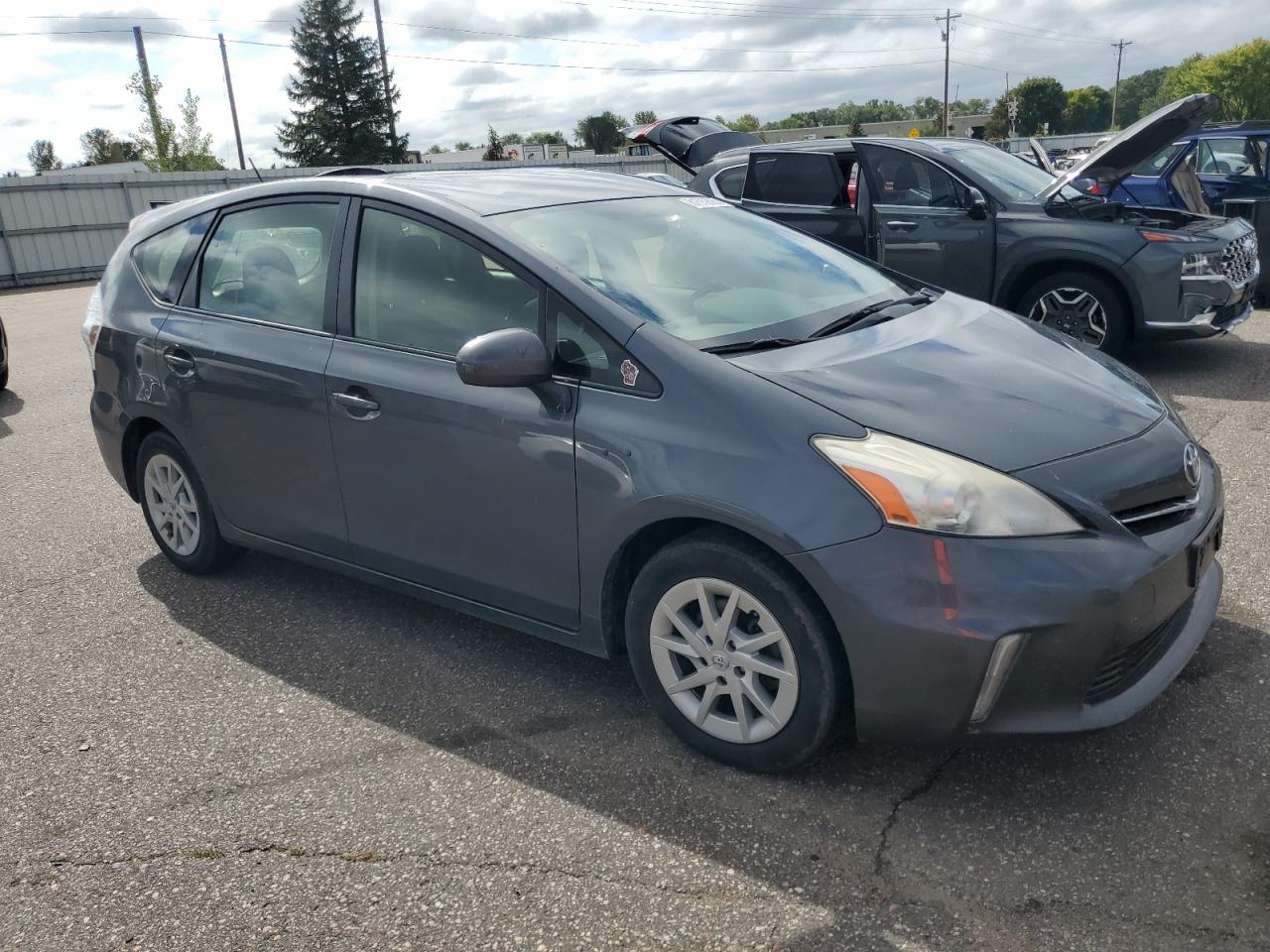 TOYOTA PRIUS V