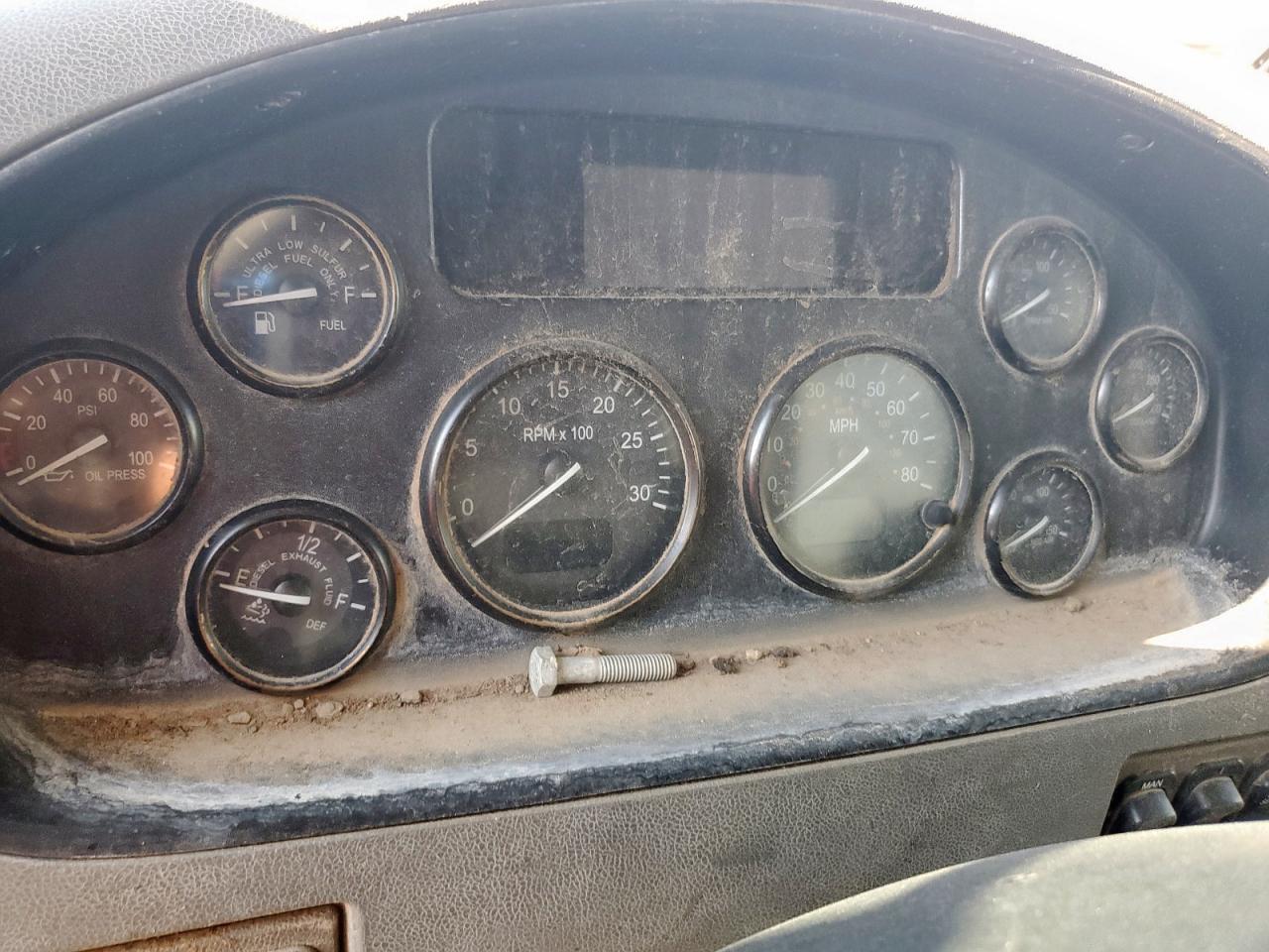 Lot #3303939711 2012 PETERBILT 337