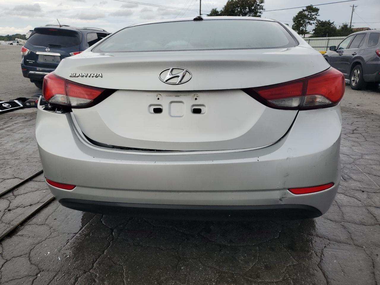 HYUNDAI ELANTRA SE