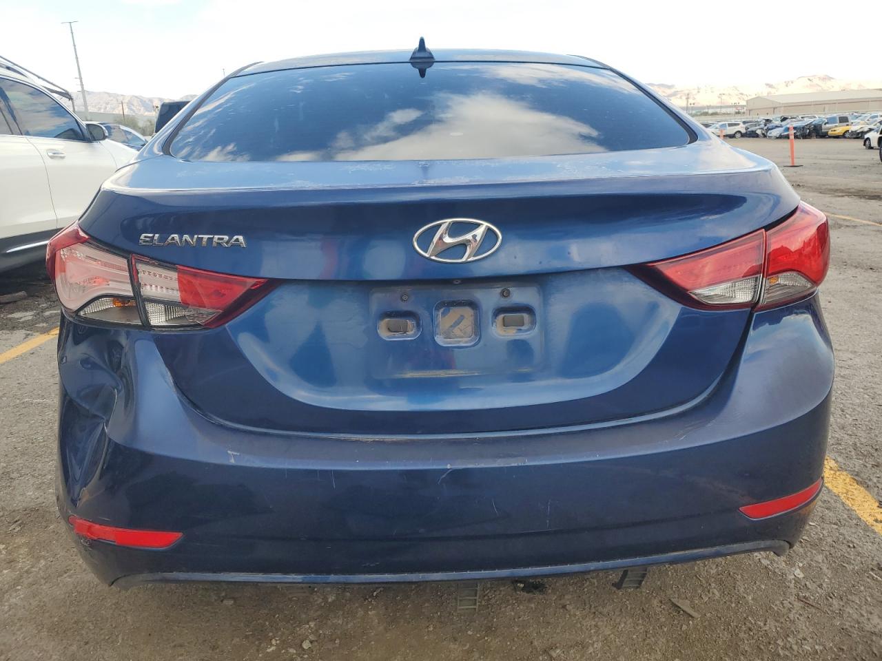 HYUNDAI ELANTRA SE