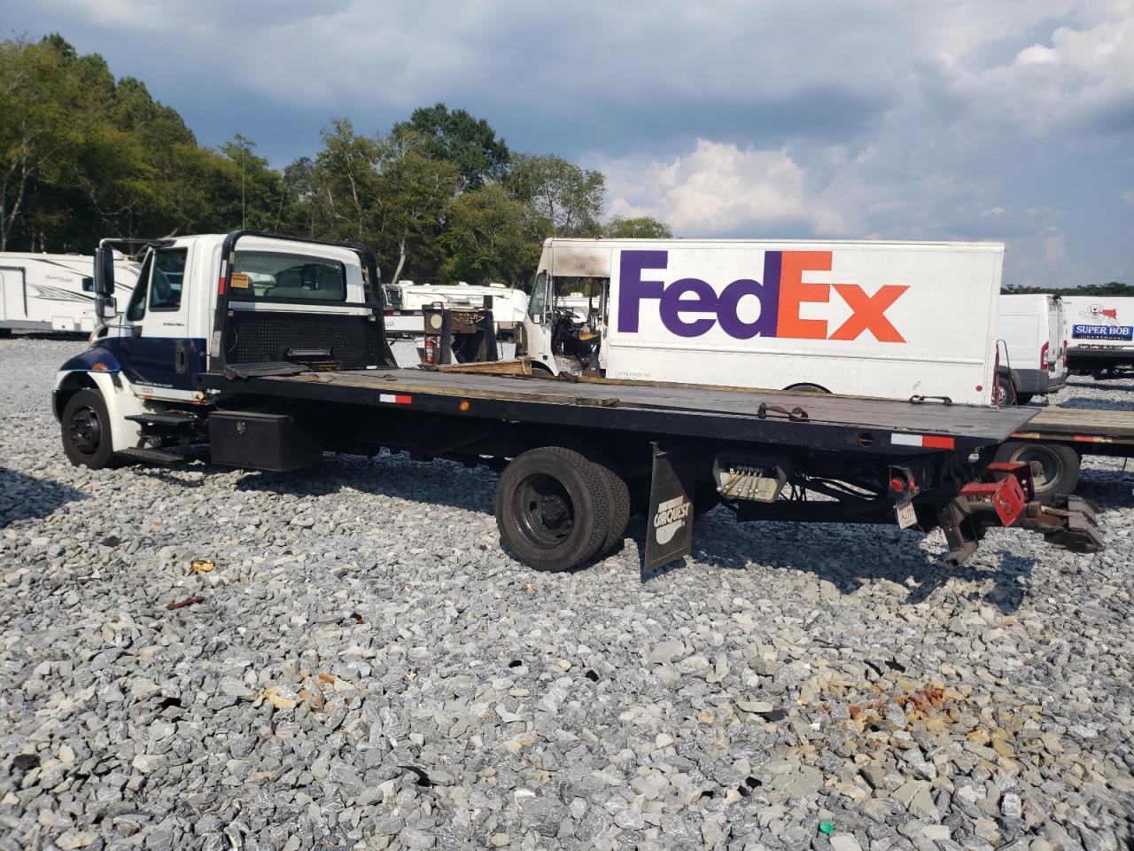 Lot #3264650916 2004 INTERNATIONAL 4000 4300