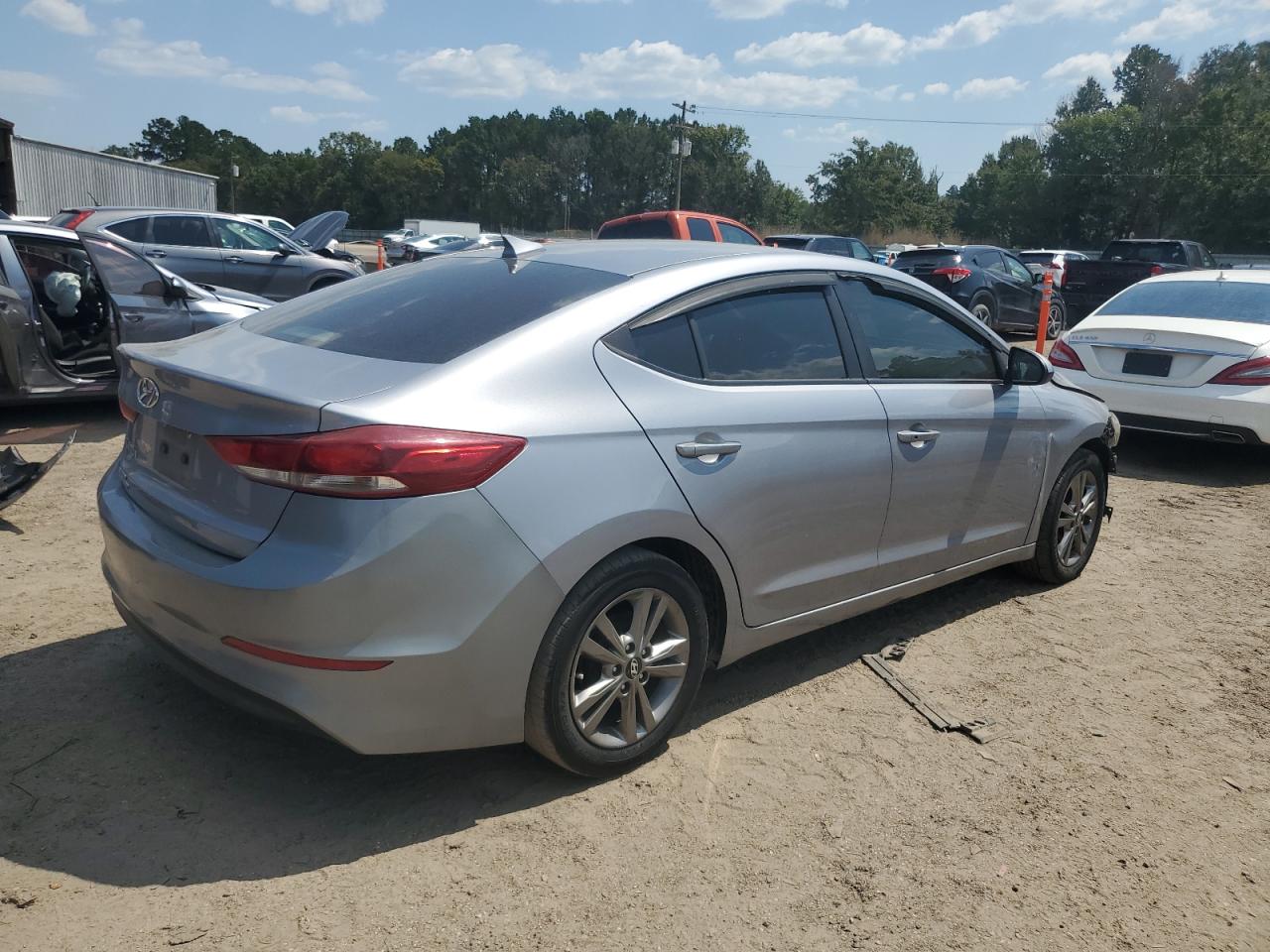 HYUNDAI ELANTRA SE