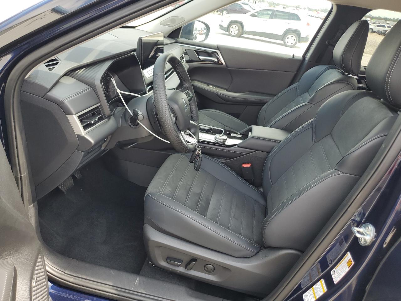 MITSUBISHI OUTLANDER SE