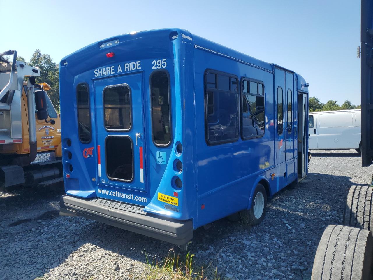 FORD ECONOLINE E450 SUPER DUTY CUTAWAY VAN