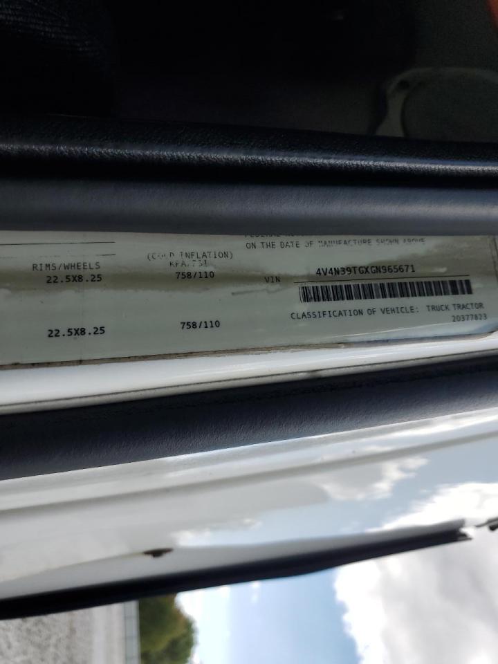 Lot #3286950797 2016 VOLVO VNL