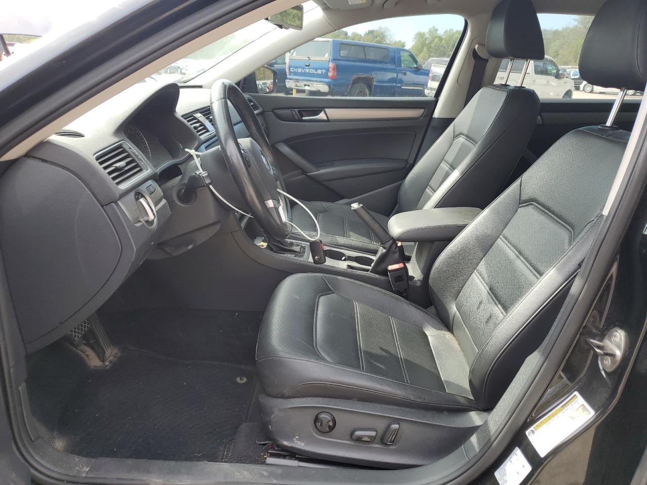 VOLKSWAGEN PASSAT SE