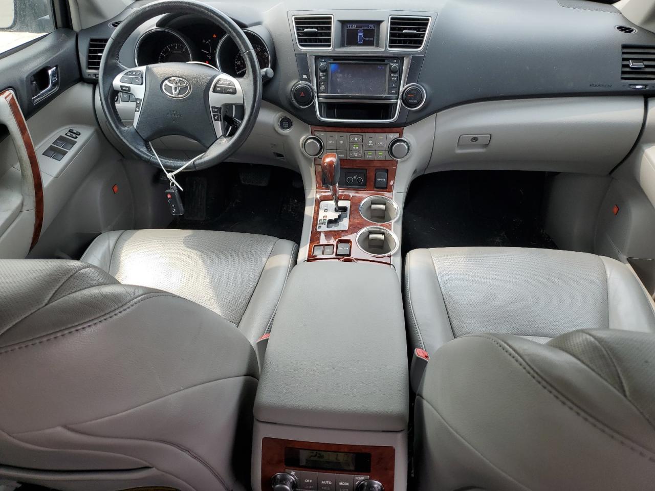 TOYOTA HIGHLANDER LIMITED