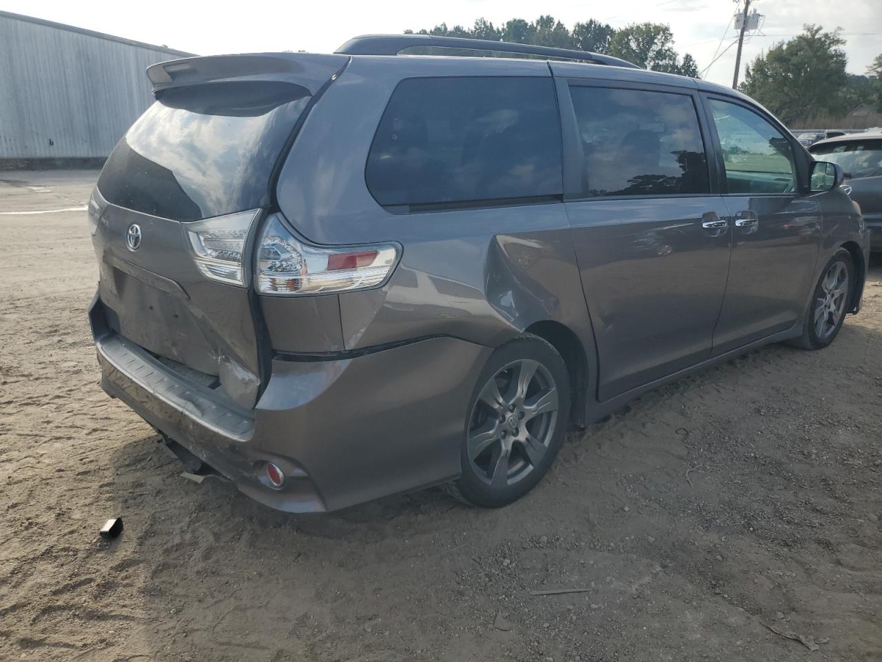 TOYOTA SIENNA SE