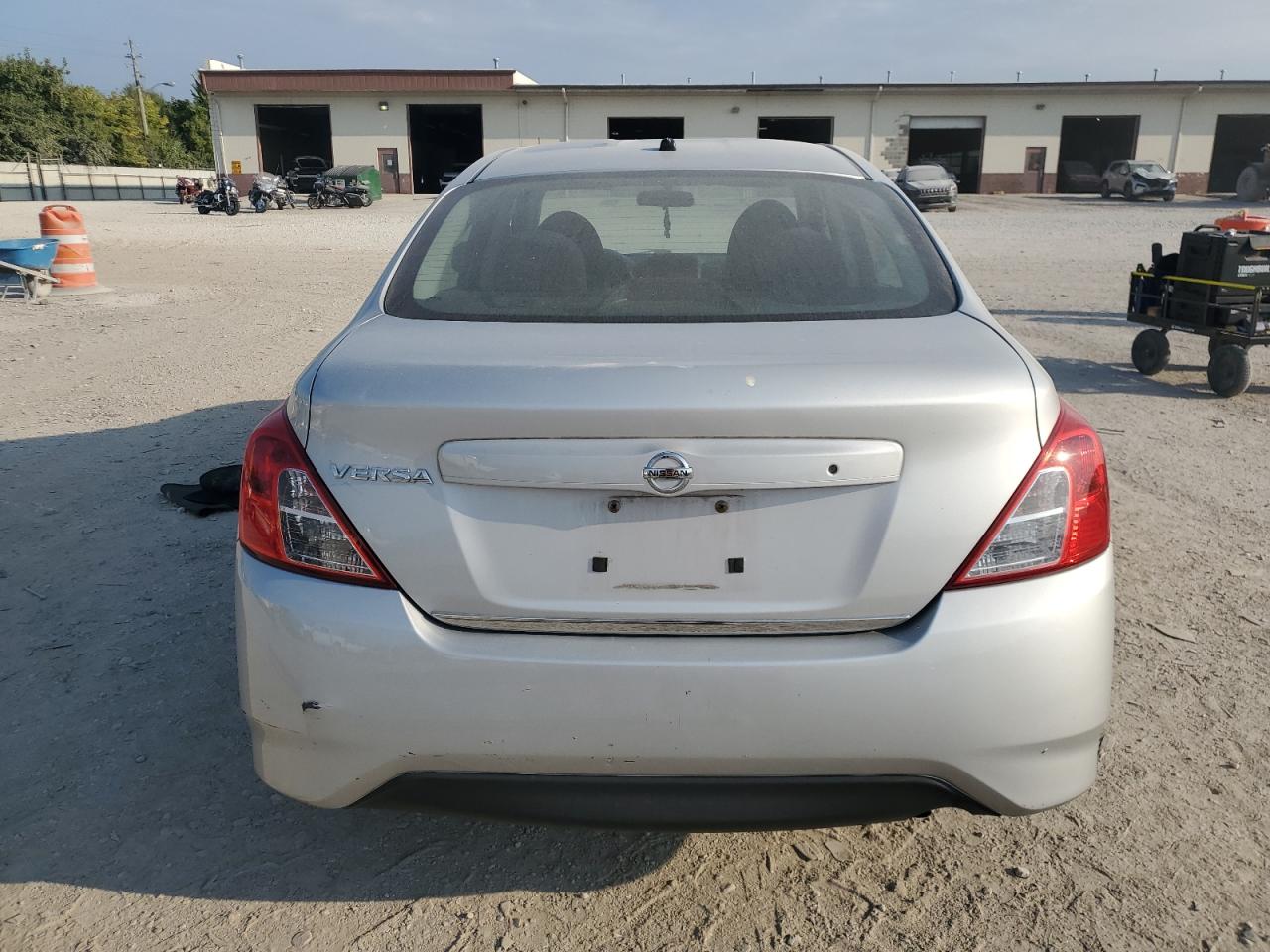 NISSAN VERSA S