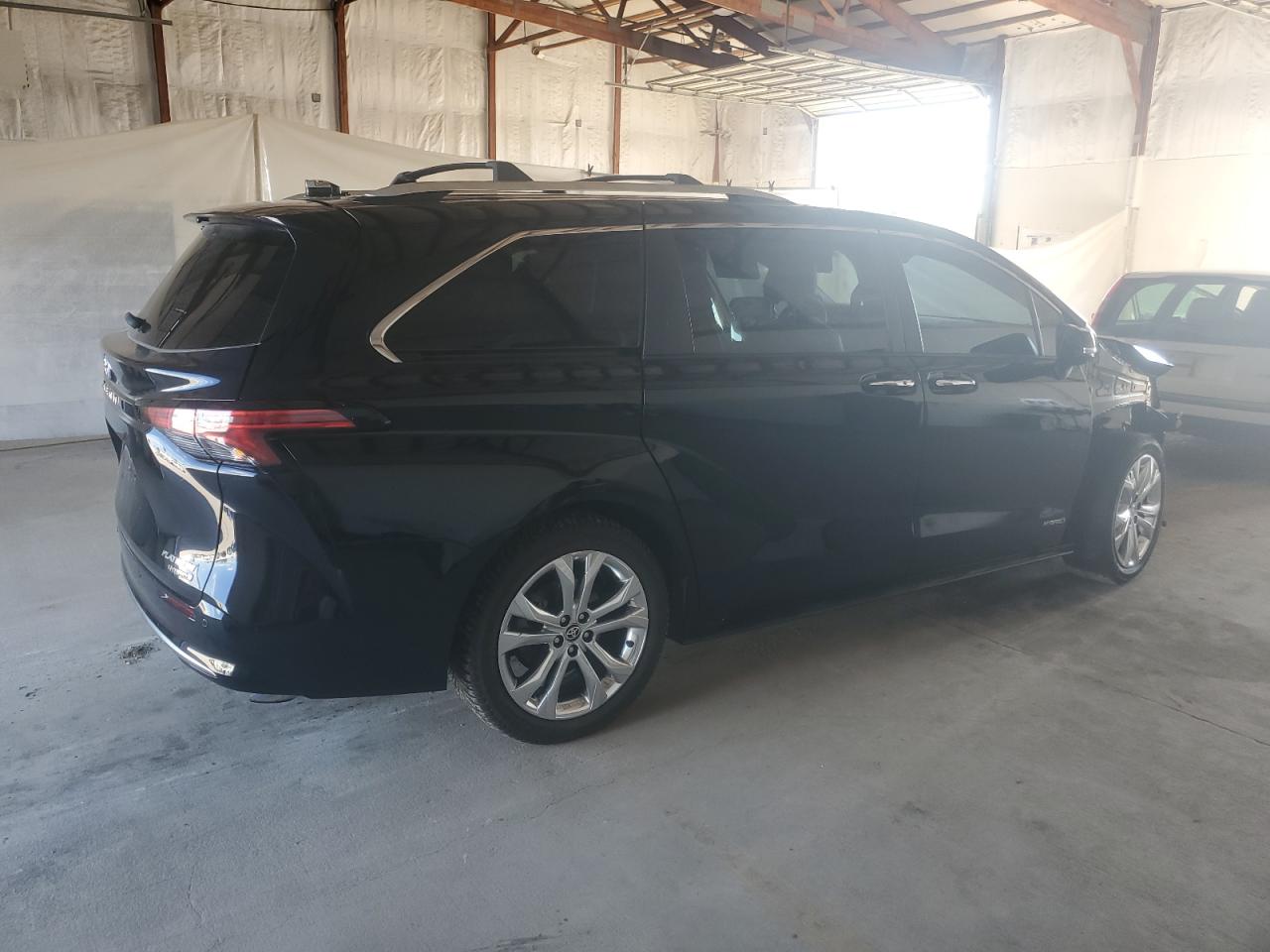TOYOTA SIENNA LIMITED